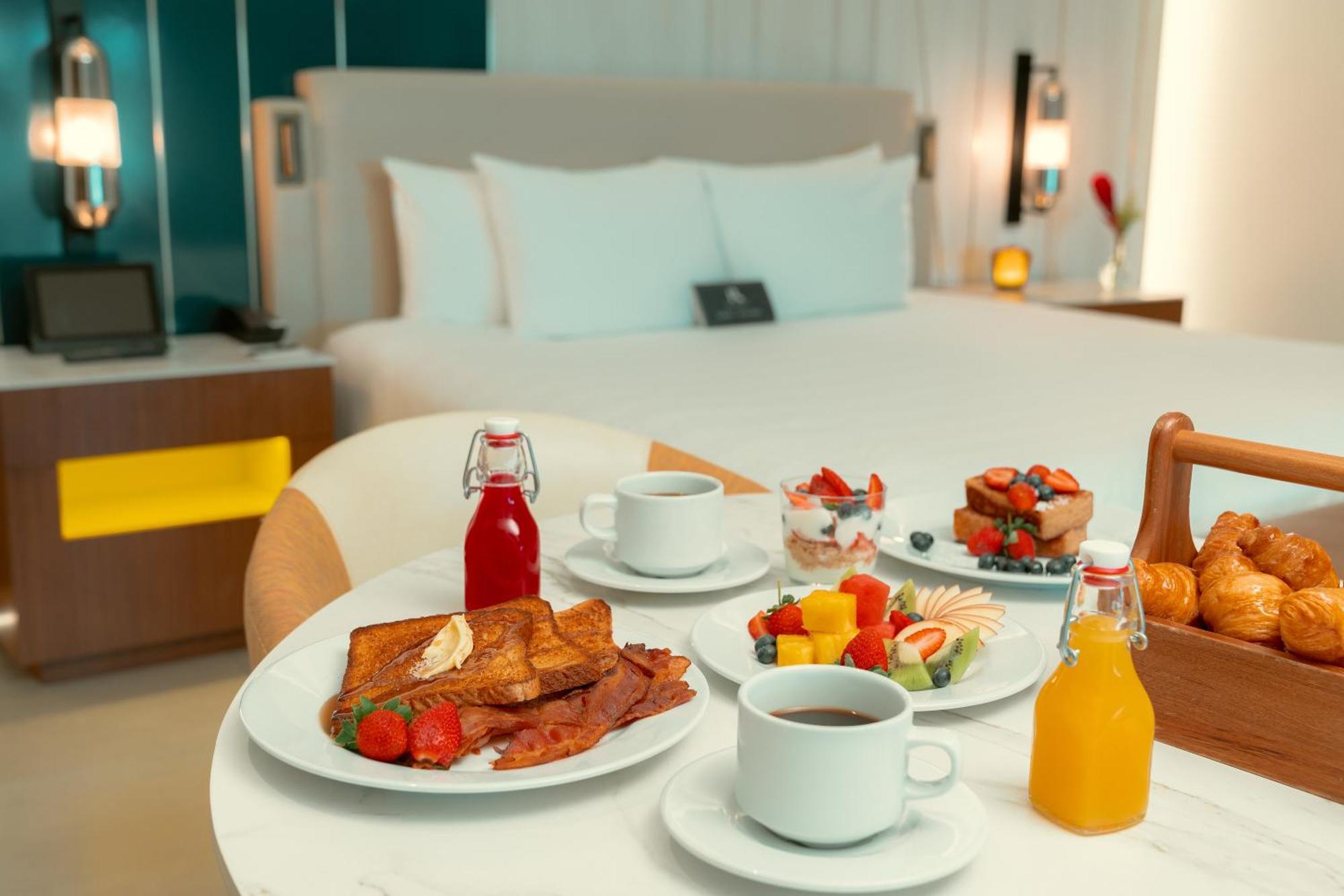 Hard Rock Hotel & Casino Punta Cana (Adults Only) מראה חיצוני תמונה A breakfast tray