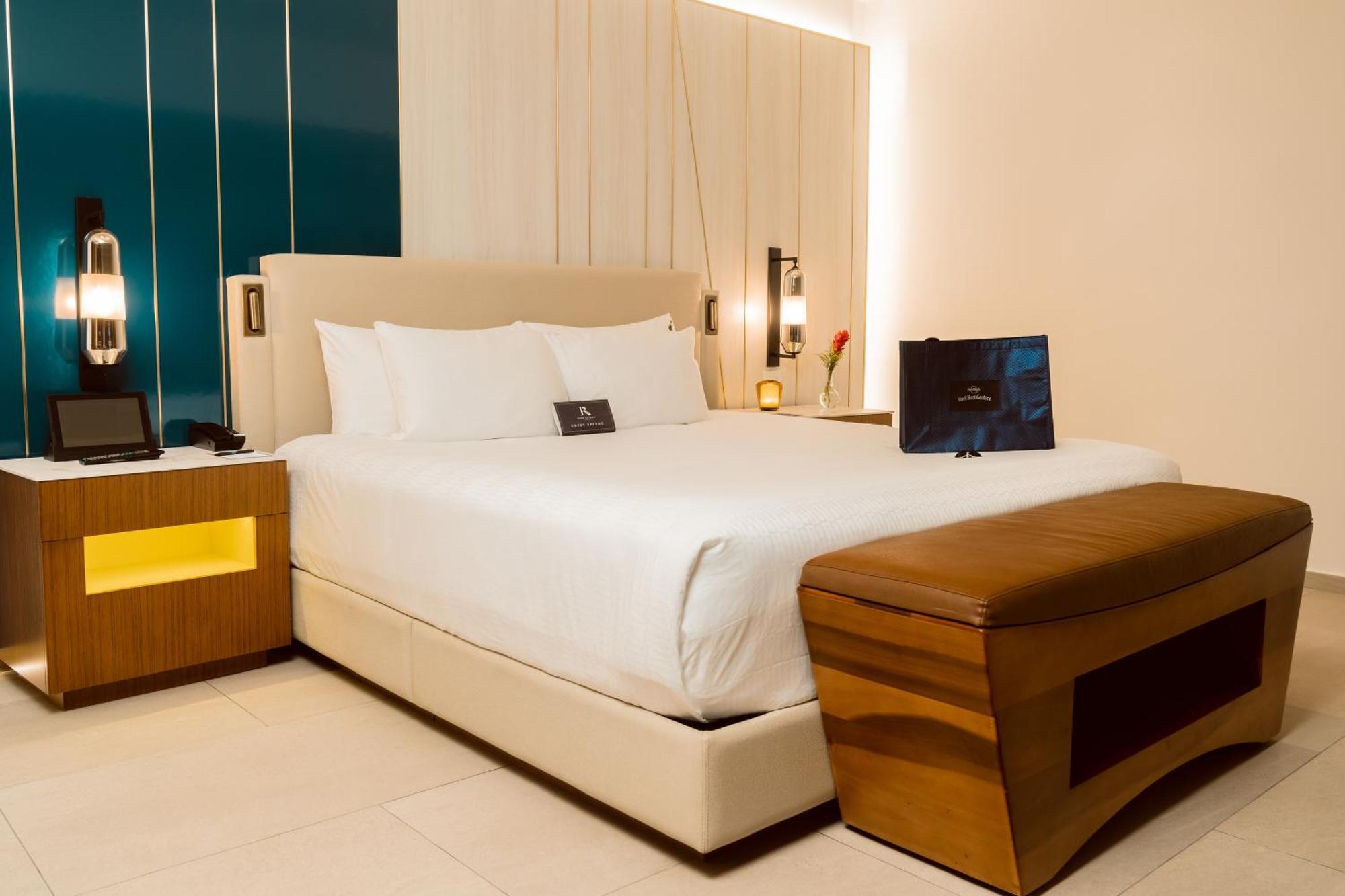 Hard Rock Hotel & Casino Punta Cana (Adults Only) מראה חיצוני תמונה A bedroom at the hotel