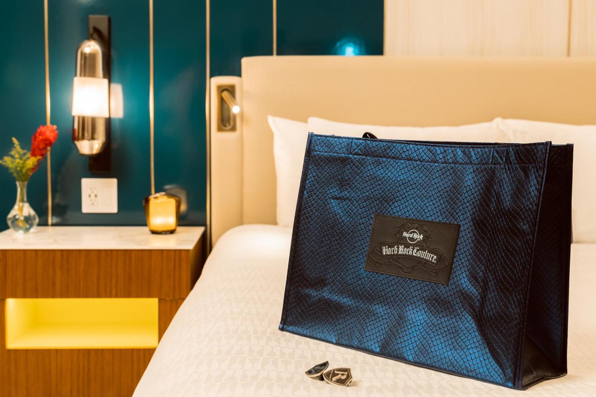 Hard Rock Hotel & Casino Punta Cana (Adults Only) מראה חיצוני תמונה The Hotel's signature blue bag