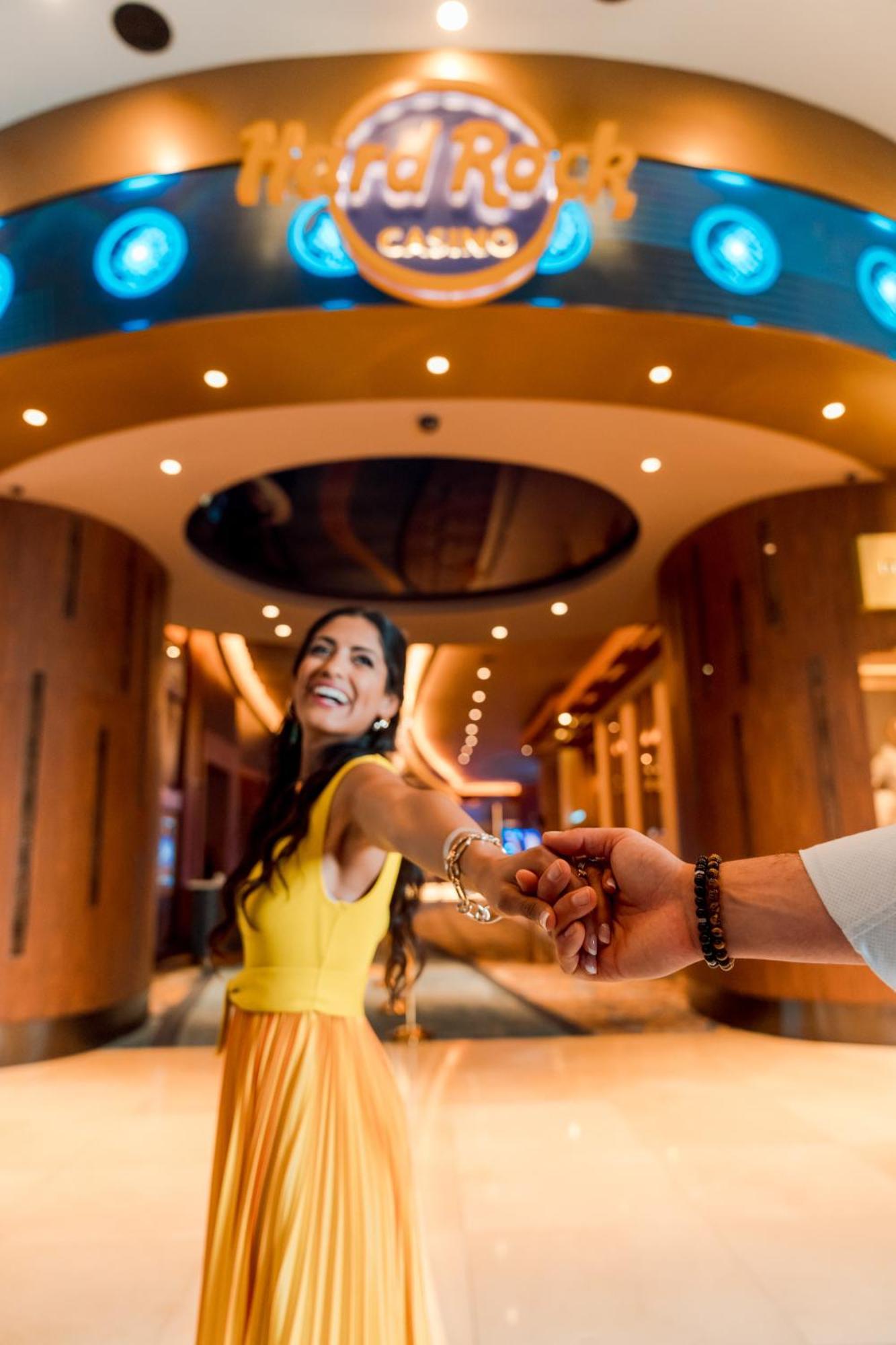Hard Rock Hotel & Casino Punta Cana (Adults Only) מראה חיצוני תמונה A woman being led by a man