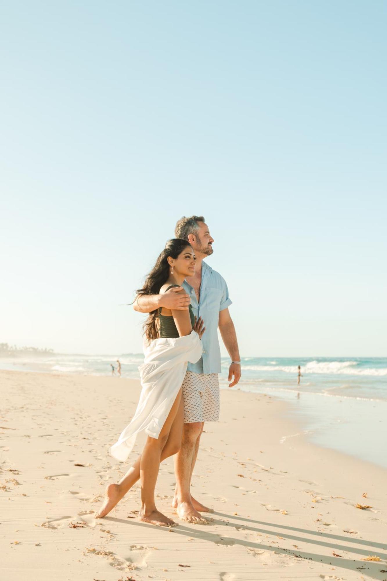 Hard Rock Hotel & Casino Punta Cana (Adults Only) מראה חיצוני תמונה A couple on the beach