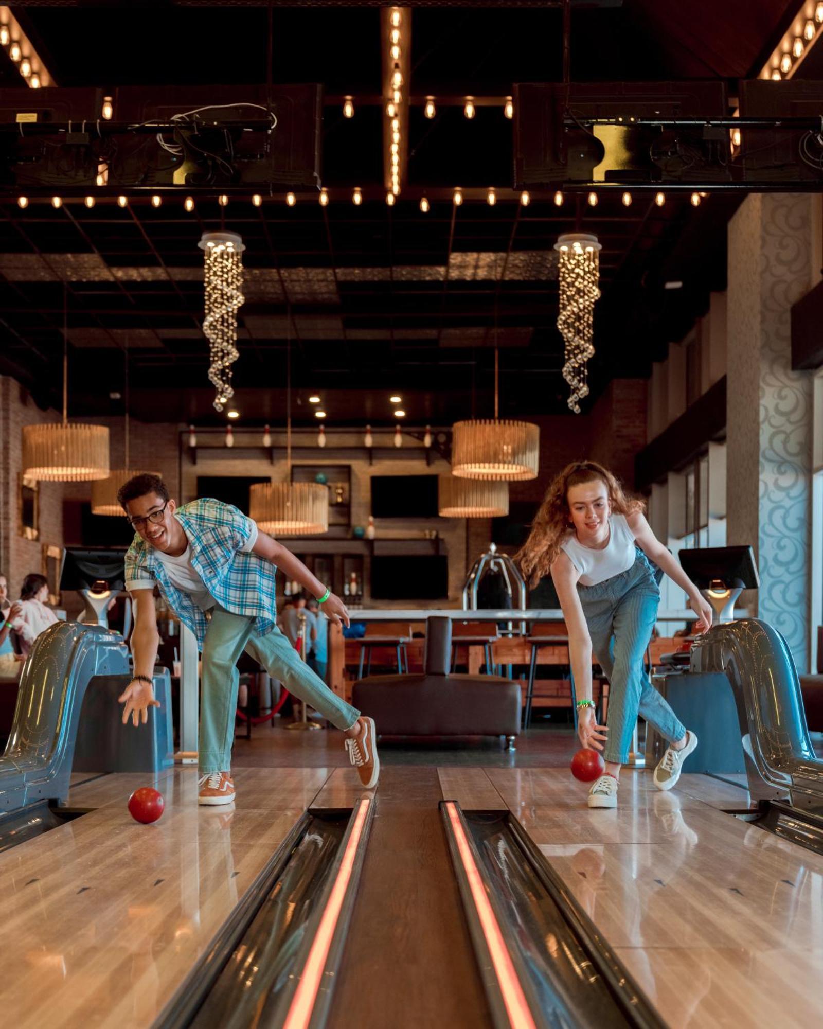Hard Rock Hotel & Casino Punta Cana (Adults Only) מראה חיצוני תמונה Bowling at the Hard Rock Cafe